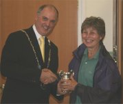 Jane Huxford receives the Association Cup for most points in the show