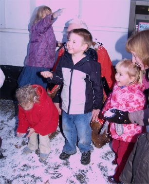 Children enjoy the snow with the Mayor