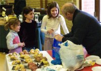 Expert, Dave Chappell, gives potatoes and advice to children